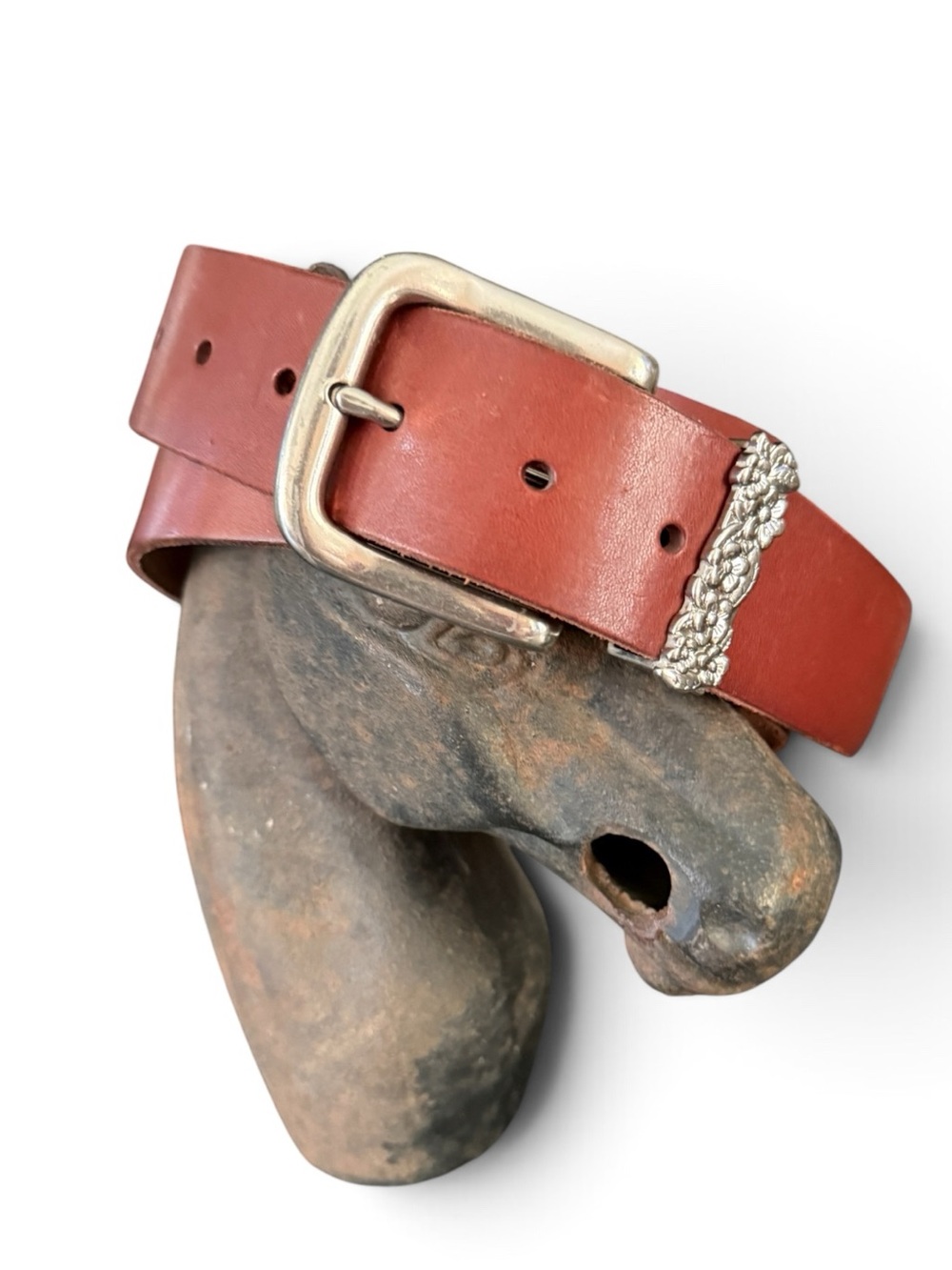 2010 American Eagle Leather Belt with Floral Buckle size Medium